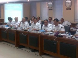 Tarif Angkot Naik Kala BBM Naik-Turun, Menhub Jonan: Tanya Kepala Daerah