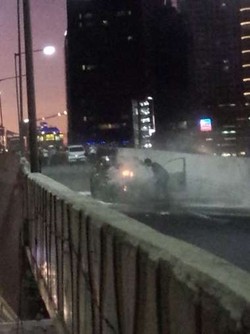 Ada Sedan Terbakar di JLNT Tanah Abang-Casablanca, Lalin Macet Total