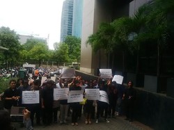 Datangi KPK, Relawan Salam 2 Jari Minta Jokowi Tak Lantik Budi Gunawan