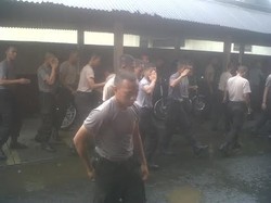 Kenalkan ini Bripda Taufik, Polisi Sederhana di Yogya yang Tinggal di Bekas Kandang Sapi