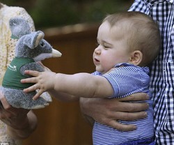 Pengeran George Dapat 800 Hadiah Dalam Setahun