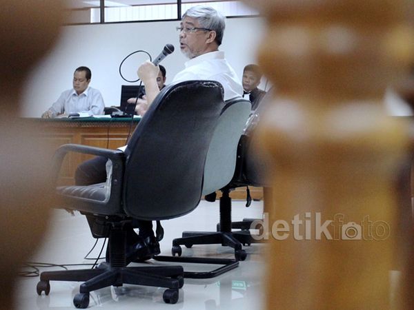 Akil Mochtar Bersaksi untuk Muhtar Ependy