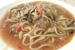 Slruup! Sedapnya Lo Mie Berkuah Kental Hangat untuk Makan Malam