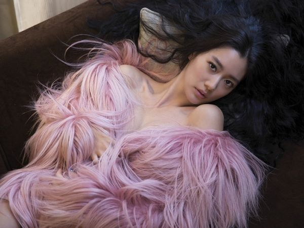 Aktris Korea ini Nyaris Tak Berbusana di Majalah GQ Taiwan