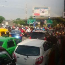 Bus dan Truk Mogok, Lalin Ahmad Yani Macet Panjang