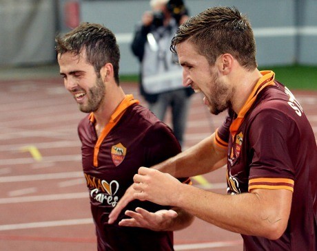 Roma Tak Punya Niat Jual Strootman dan Pjanic, tapi...