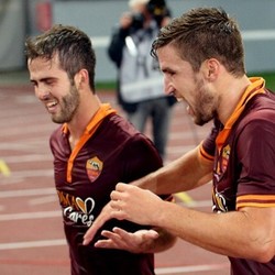 Roma Tak Punya Niat Jual Strootman dan Pjanic, tapi...