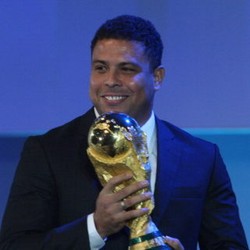 Empat Tahun Setelah Pensiun, Ronaldo Berniat Comeback