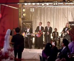 Tanpa Diundang, Maroon 5 Tampil di Pesta Pernikahan Pasangan Ini