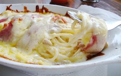 Kedai Aer Mantjoer: Menikmati Gurihnya Spaghetti Panggang yang Meletup-letup