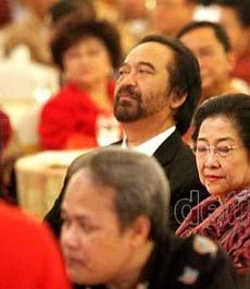 Presiden Jokowi, Jangan Dengarkan Bisikan Mega-Paloh