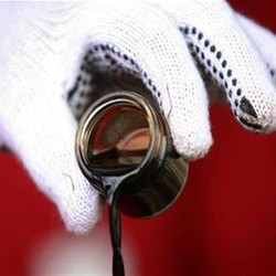 Korban Harga Minyak Terjun Bebas: 9.000 Orang Kena PHK