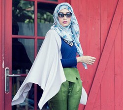 Tak Hanya Rilis Film, Zaskia Adya Mecca juga Luncurkan Buku Hijab