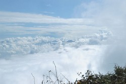 Gunung Cikuray, Negeri di Atas Awan