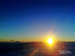 Sunrise Gunung Cikuray Memang Keren, Pantas Jadi Trending Topic