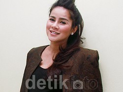 Congrats! Olla Ramlan Dikaruniai Anak Perempuan