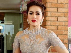 Olla dan Aufar Beri Nama Bayi Usai Salat Jumat