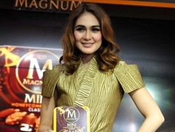 Sudah Cukup Bahagia, Luna Maya Belum Pikirkan Pernikahan