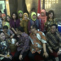 Pagi-pagi, Para Menteri Minum Jamu di Kantor Menperin