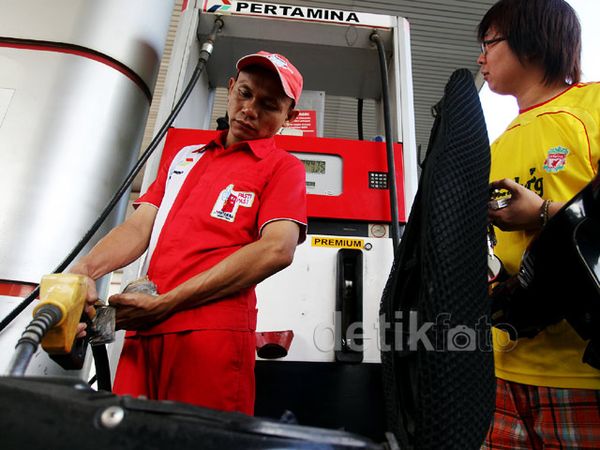 Asyik Mulai Senin, Premium Turun Harga