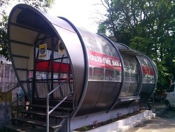 Ini Halte dan Trotoar Ide Ridwan Kamil yang Dinilai Diskriminatif