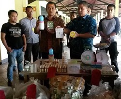 Polda Jabar Ungkap Peredaran Kosmetik Palsu di Karawang