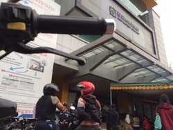 Demi Anak, Karyawan Swasta Ini Antre Daftar BPJS Sejak Pukul 7 Pagi