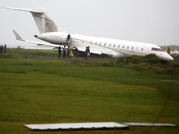 Pesawat Ajudan Presiden Filipina Tergelincir