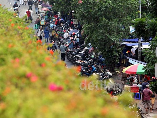 Parkir Liar Kembali Kuasai Tanah Abang
