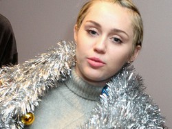 Miley Cyrus Unggah Foto Masturbasi untuk Usir Haters?