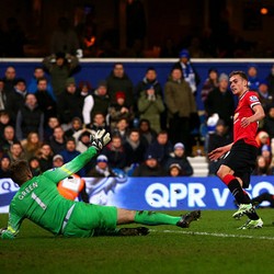 Meski Sempat Kesulitan, MU Tundukkan QPR 2-0
