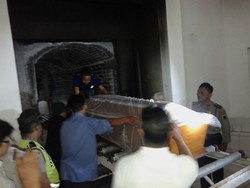 Usai Dikremasi, Abu Asien Dikebumikan Dekat Makam Pendetanya di Semarang