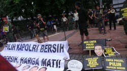 Di Car Free Day, Jokowi Didesak Cabut Pengangkatan Komjen Budi Gunawan