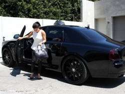 Pernah Celaka, Rolls-Royce Ghost Kim Kardashian Dilego?