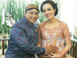 Reisa Kartika Jalani Ritual 7 Bulanan dengan Mandi Air Gunung Fuji