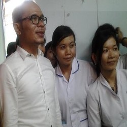 Blusukan ke Penyalur PRT, Menteri Hanif Diserbu Babysitter