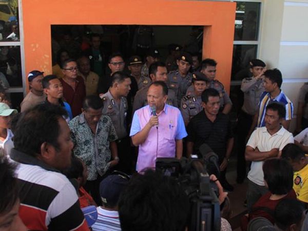 Ratusan Penambang Demo Kantor Bupati Pohuwato