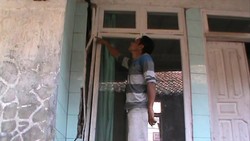 Puluhan Rumah di Tasik Rusak karena Tanah Bergerak, Warga Nekat Bertahan