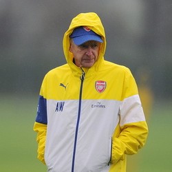Wenger: Terlalu Berisiko Kalau Arsenal Tak Rekrut Bek Baru