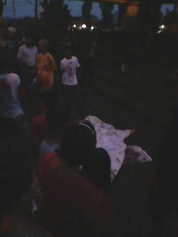 Seorang Pria Diduga Tertabrak KA Tergeletak di Perlintasan Rawa Buaya