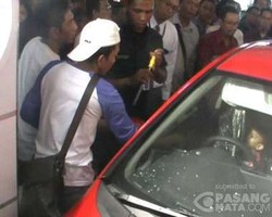 Seorang Bocah Terkunci 1 Jam di dalam Mobil di Bintaro Plaza