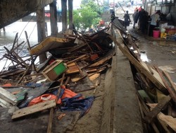 Puluhan Bangunan Tempat Mesum di Tanah Abang Dibongkar dan Dibakar