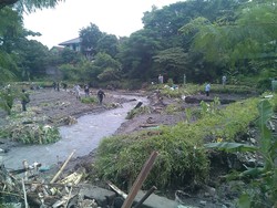 Tanggul Jebol, Berton-ton Ikan dan 6 Kambing Hanyut Terseret Banjir