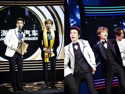 Super Junior Sabet Piala di Ajang Huading Celebrity Awards