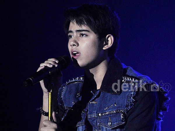 Aliando Sukses Bikin ABG Histeris Lewat Mini Konser