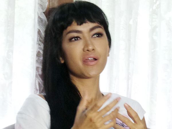 Pacar Baru Gaston Hamil, Jupe Menangis