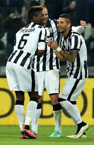 Tevez Dua Gol, Juventus Gilas Verona 4-0