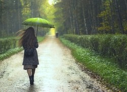 6 Benda yang Sebaiknya Dibawa Jika Liburan di Musim Hujan