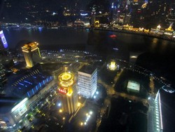 Berani Berdiri di Ketinggian 468 Meter di Atas Kota Shanghai?