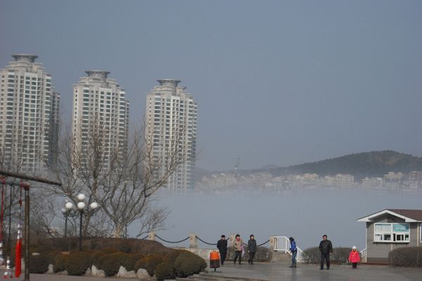 Aneh & Unik, Pantai Berselimut Kabut di Tiongkok